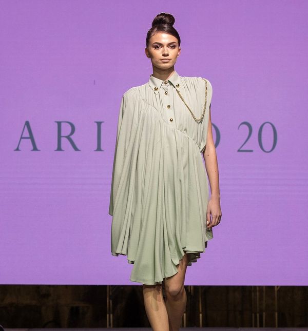 Haljina je pokazana na modnoj reviji povodom 20-e godišnjice rada brenda Arileo