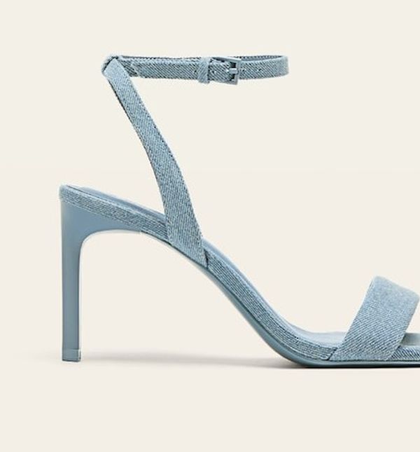 Stradivarius, snižene s 25,99 na 15,99 eura