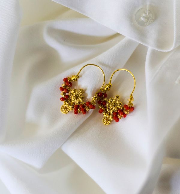 Kao nenametljivi odraz naše osobnosti, tradicionalni nakit pruža nam mnogo više od estetske ljepote