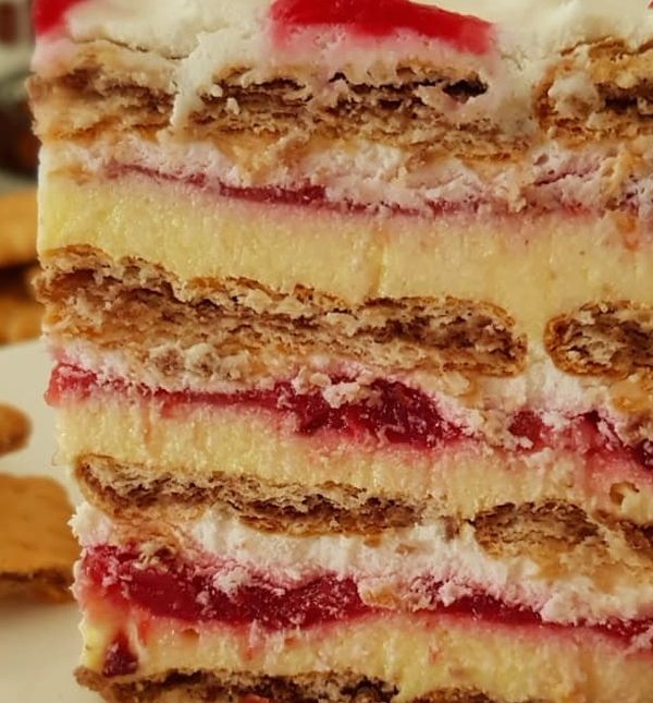 Savršena kombinacija okusa u Marijaninom kolaču s keksom, voćem i vanilijom