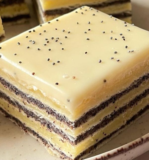 Vanilija-mak rozen kolač izgleda savršeno, a i okus je fenomenalan