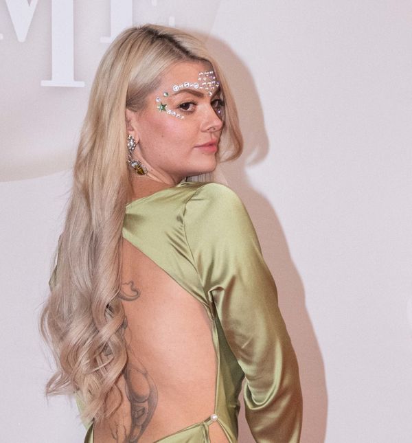 Ella Dvornik u haljini brenda Krie Design na Story Hall of Fame