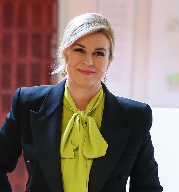 Kolinda Gravar Kitarović u odijelu i tenisicama