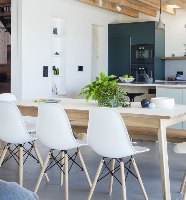 Prekrasna kuhinja kuće na obali u Istočnom Sussexu u Ujedinjenom Kraljevstvu