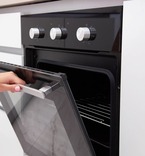 Nevjerojatno jednostavan trik učinit će da vaša pećnica blista