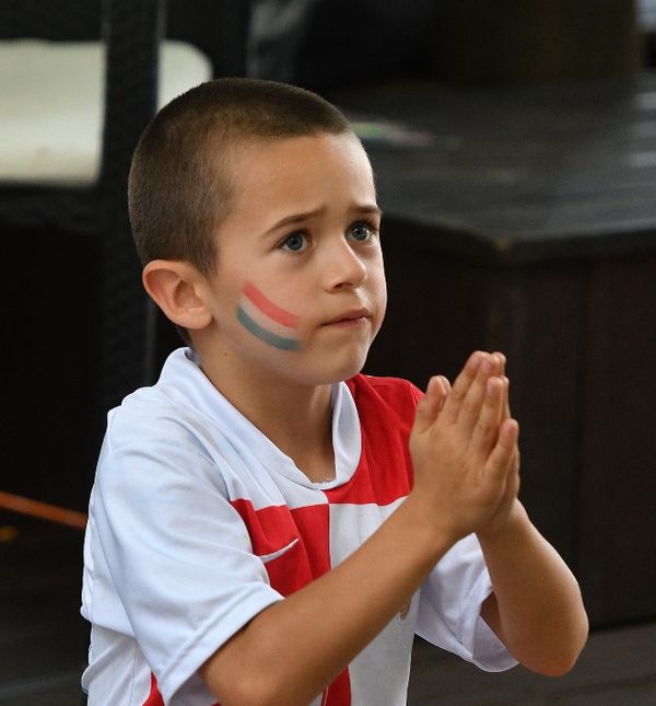 Dječak navija za Hrvatsku