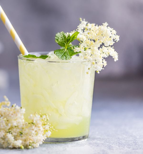 Koktel s domaćim likerom od bazge