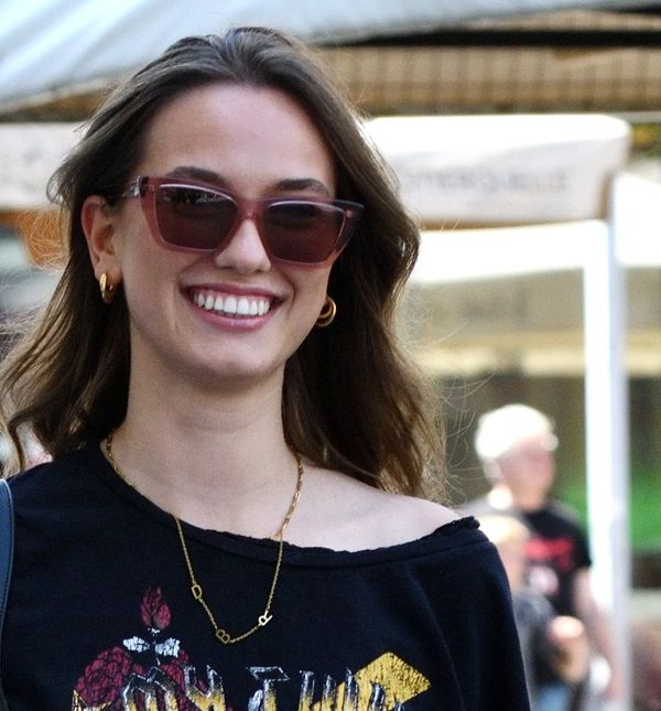 Ljepotica sa špice u zanimljivim hibridnim hlačama