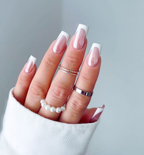 Bijela francuska manikura