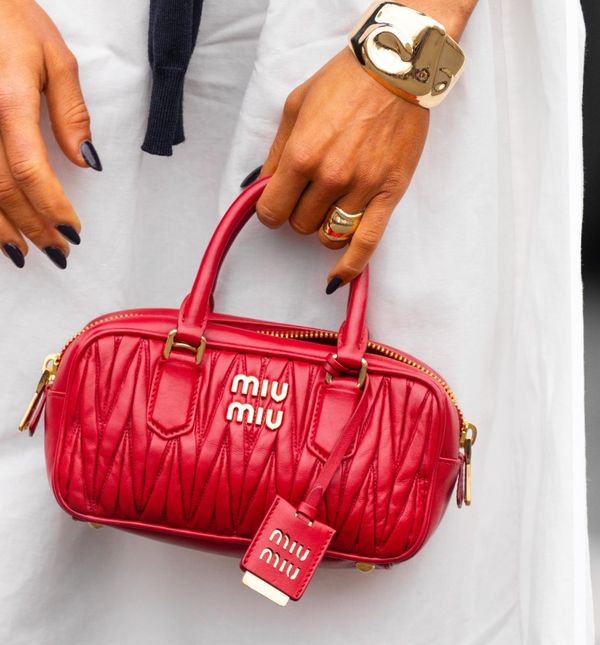 Bijele suknje su omiljene u ljetnim mjesecima