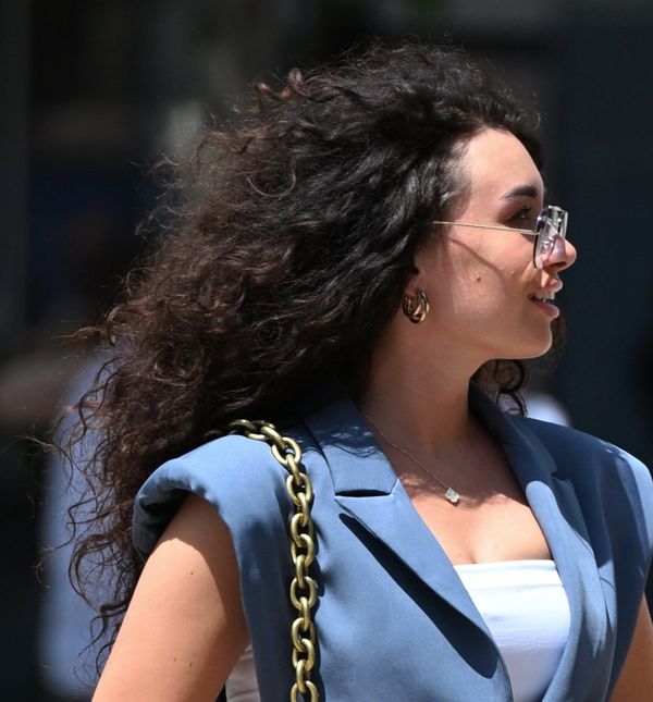 Ljepotica iz Zagreba u efektnom prsluku