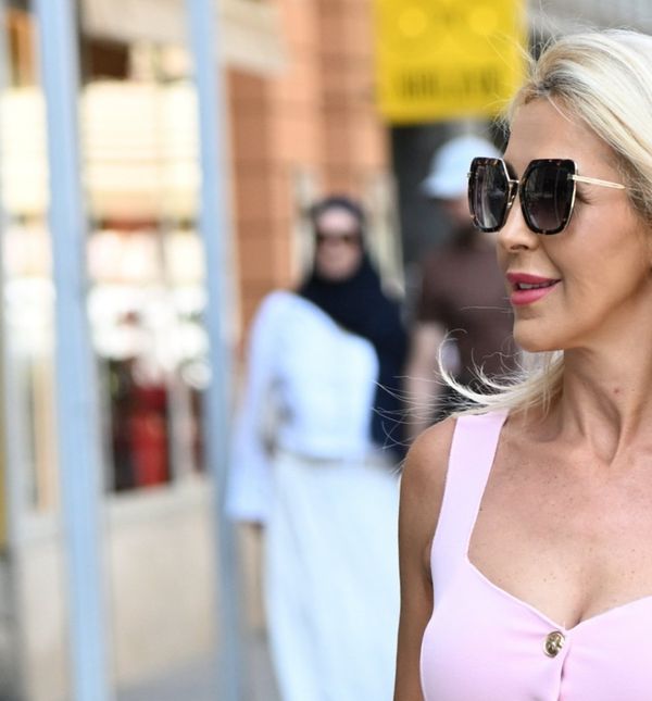 Zgodna dama iz Zagreba u transparentnim natikačama