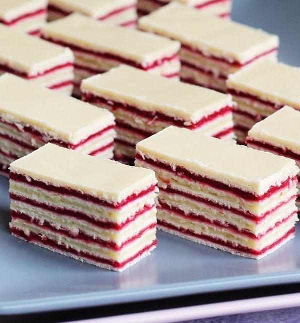 Rozen kocke s višnjama i kokosom