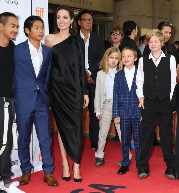 Angelina Jolie s djecom na crvenom tepihu 2017. godine