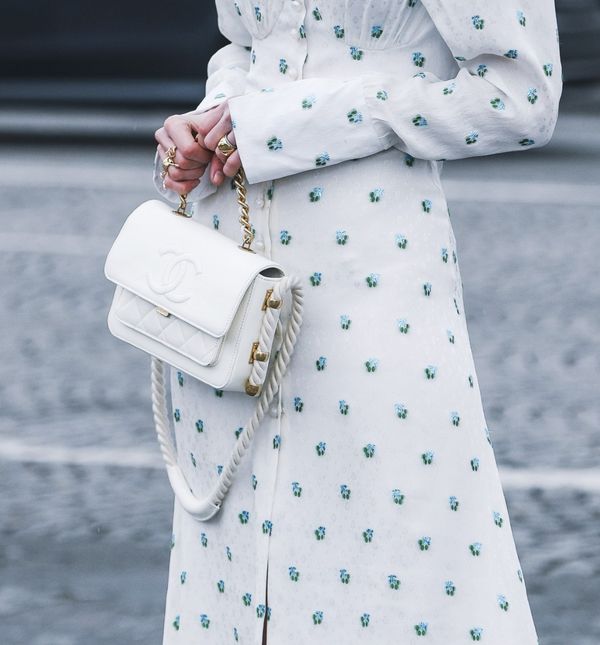 Je li bijela haljina s uzorkom primjerena za tuđe vjenčanje?