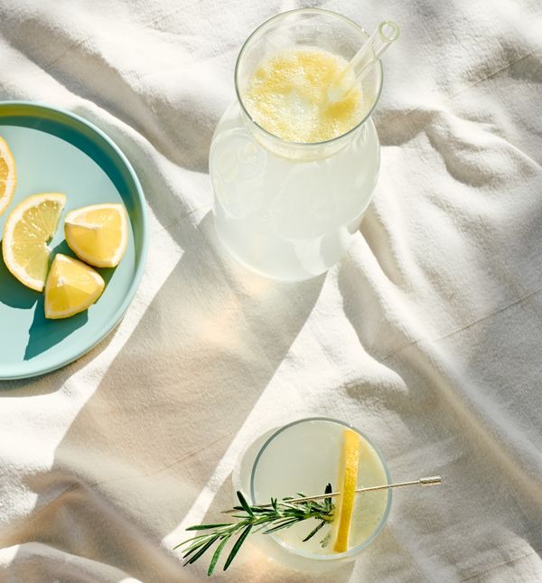 Mlaka voda s limunom