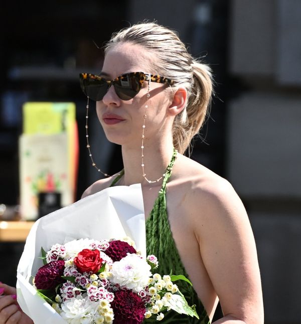 Ljepotica iz Zagreba u baršunastoj haljini