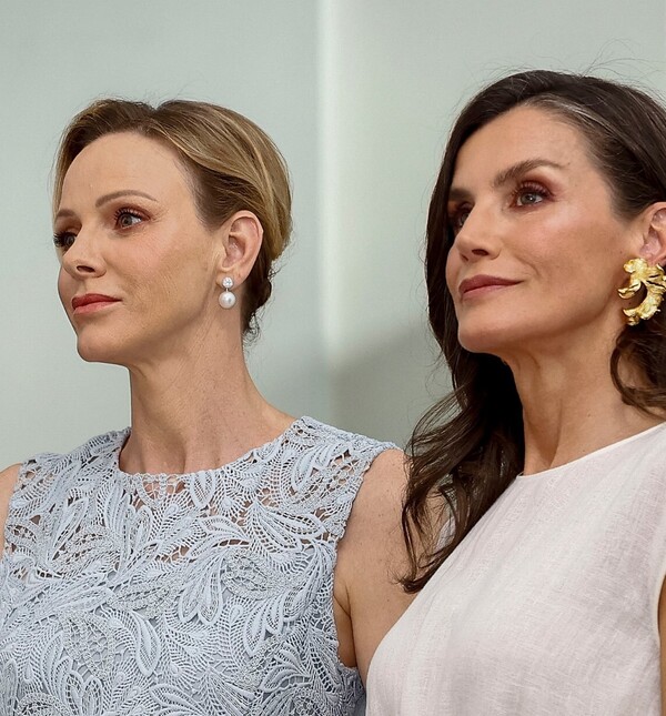 Kraljica Letizia i princeza Charlene u elegantnim haljinama - 3