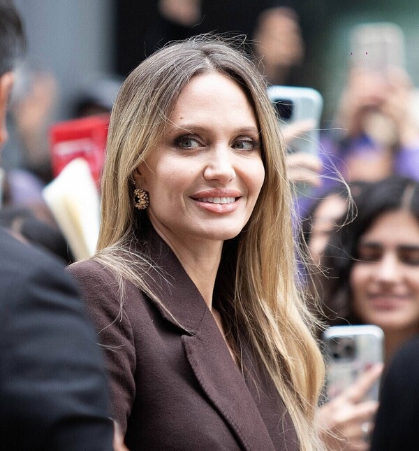 Angelina Jolie rođena je 4. lipnja u horoskopskom znaku blizanaca