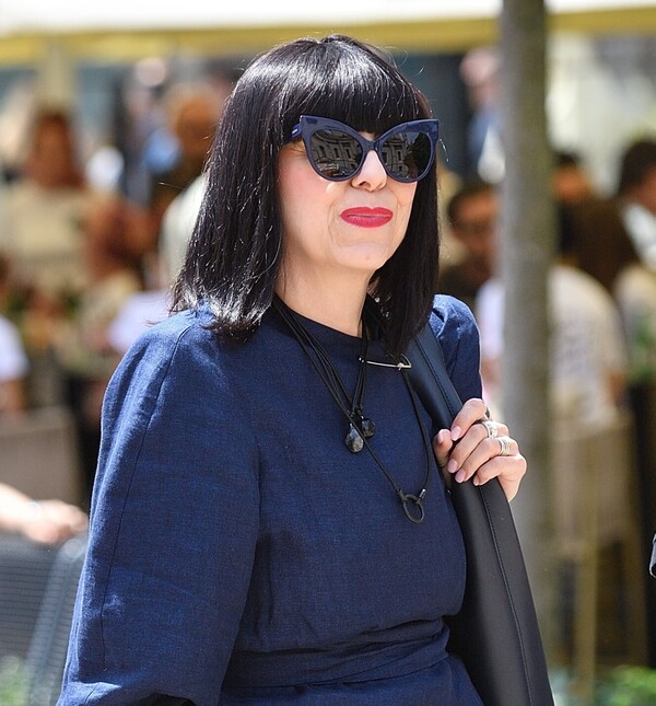 Mirela Holy u glamuroznim sandalama koje (ni)su tipične za njezin stil Mirela Holy u glamuroznim sandalama koje (ni)su tipične za njezin stil