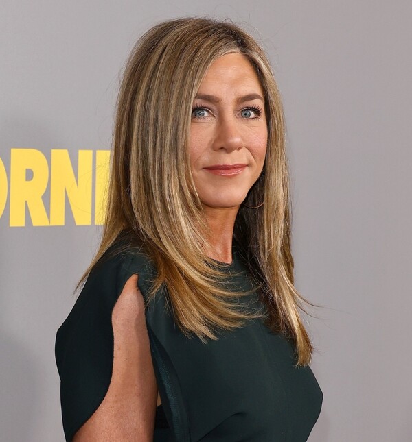 Jennifer Aniston u tamnozelenoj haljini