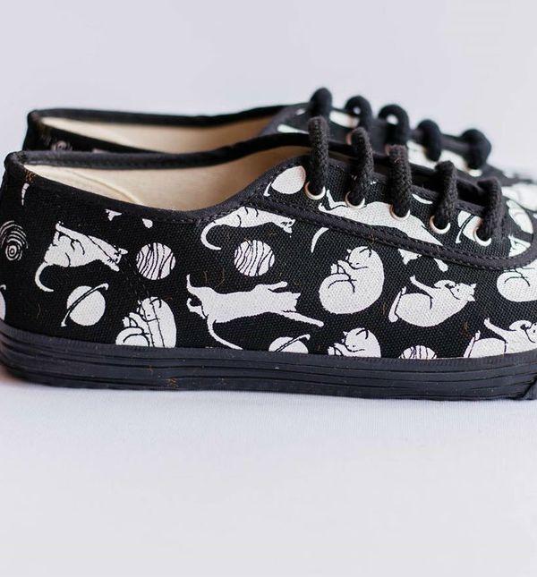 Vinkovački brend 'Sugar Ants' oslikao je tenisice Startas koje pozivaju na udomljavanje životinja