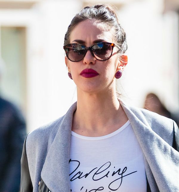 Brineta iz Rijeke u minici s rasporom i majici s porukom