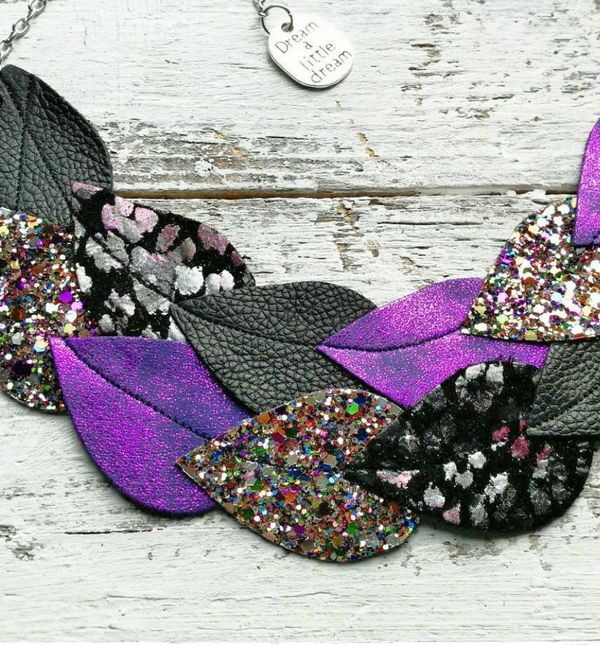 Nakit brenda Šareno i točka napravljen je najčešće od kože