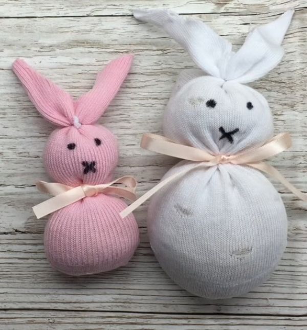 Igračku uskrsnog zeca možete napraviti od čarape i riže