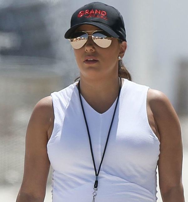 Trudna Eva Longoria u uskoj bijeloj haljini