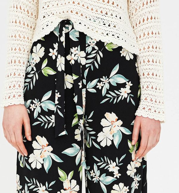 Hlače s cvjetnim uzorkom