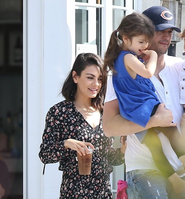 Mila Kunis i Ashton Kutcher sa svojom djecom