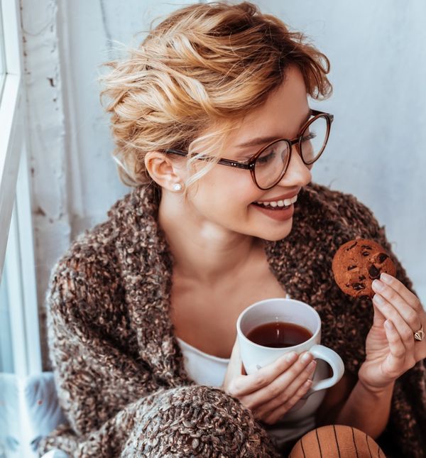 Neka spoj započne s velikom šalicom toplog napitka i slatkim zalogajem