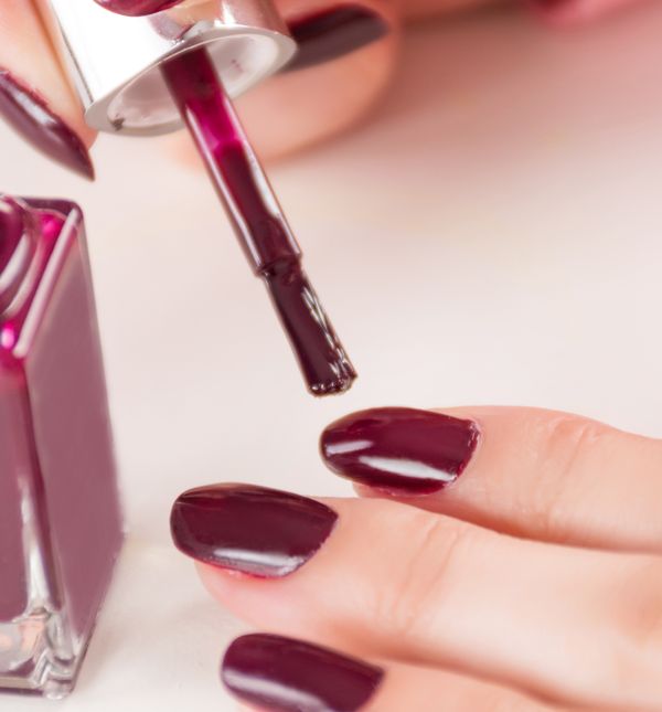 Iako volimo tamne lakove za nokte, dolaskom proljeća ispobajte i nježnije nijanse