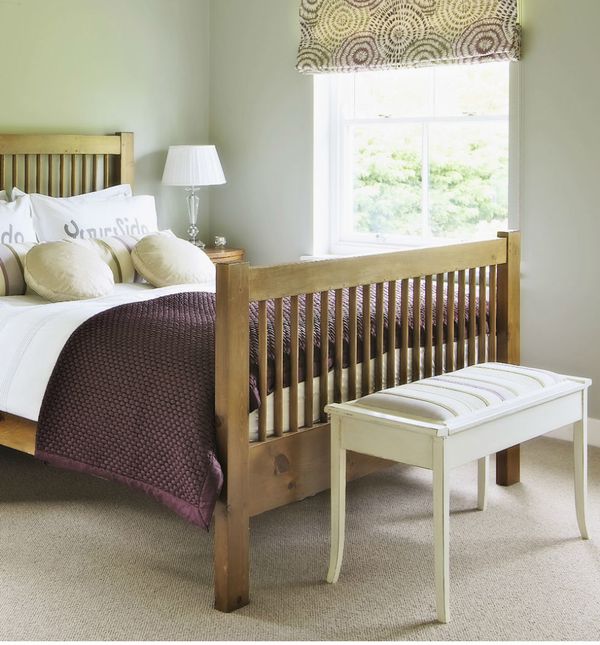 Drveni krevet kao inspiracija za uređenje spavaće sobe