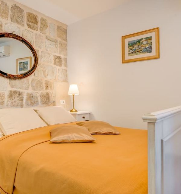 Golden shell studio, Split