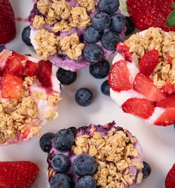 Muffini s jogurtom, voćem i granolom