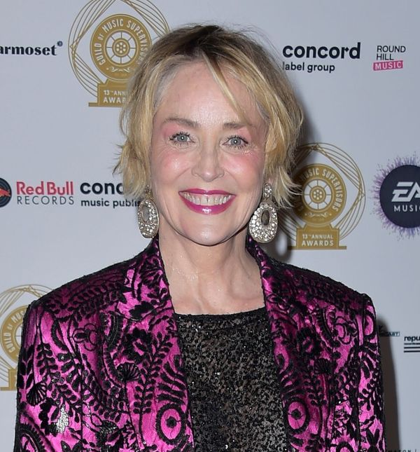 Sharon Stone u sjajnom odijelu na dodjeli nagrada Guild of Music Supervisors