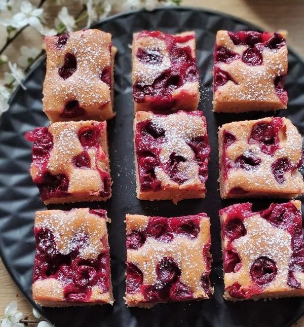 Posni kolač s višnjama