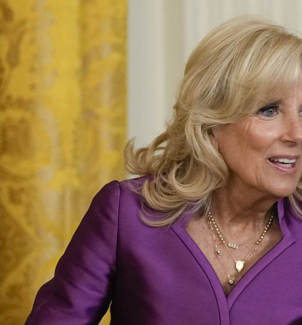Jill Biden u ljubičastoj haljini na proslavi Mjeseca ženske povijesti u Bijeloj kući
