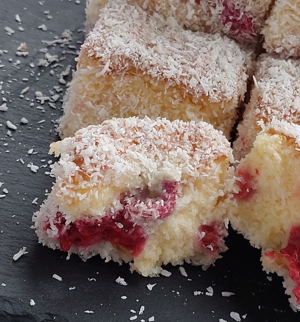 Bijeli čupavci s malinama prema receptu Dine Đekić