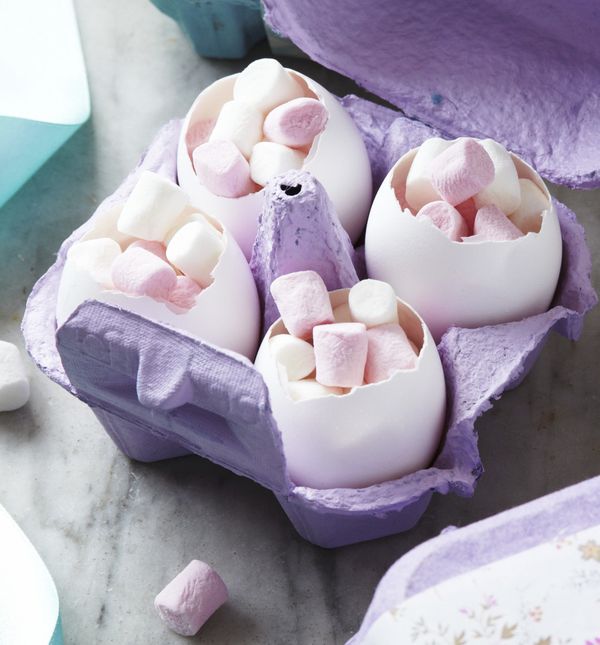 U praznu ljusku jajeta stavite sljezove kolačiće i poklonite ih nekome