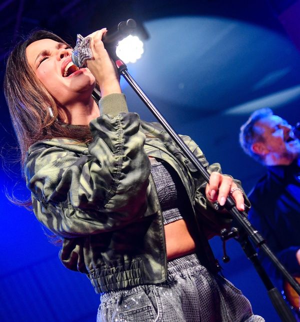 Severina u blještavom traperu na modnom eventu