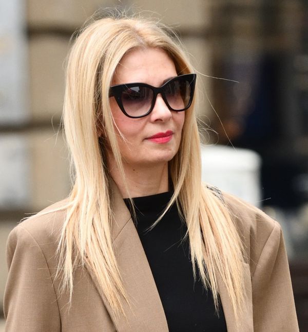 Zgodna dama iz Zagreba u najlonkama brenda Saint Sass