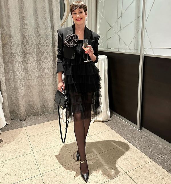 Irena Pecotić u štiklama Jimmy Choo i maloj crnoj haljini od tila