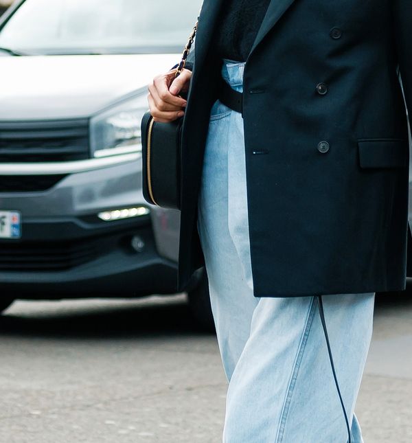 Sako i traperice u paru izgledaju odlično