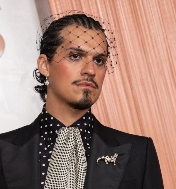 Omar Apollo s mrežastim velom modne kuće Valentino