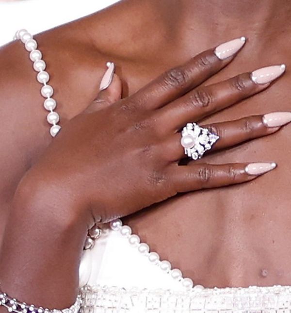 Nokti Lupite Nyong'o ukrašeni su biserima