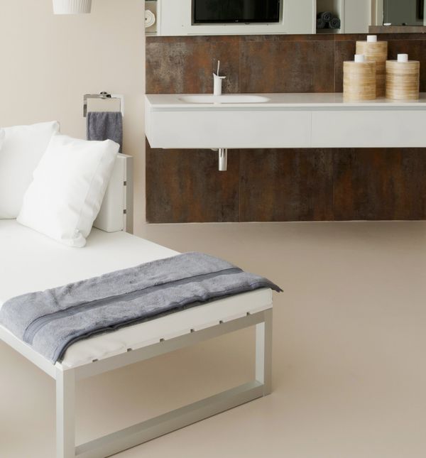 Glamurozan stan s krevetom u kupaonici