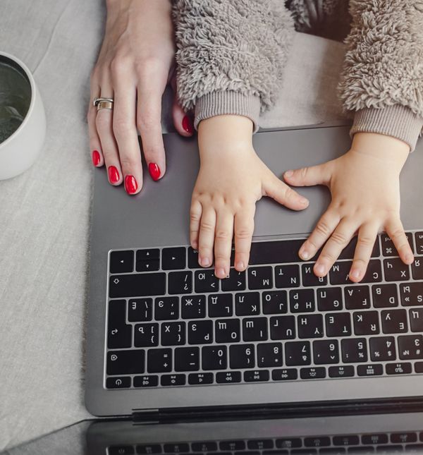 Majke danas moraju biti na sto strana